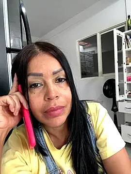 Snapshot of KarolRubi1 chatting on 11.27.25 KarolRubi1 online show from 11.27.25