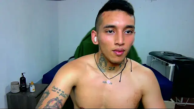 Snapshot of David_Adams2003 chatting on 01.07.25 David Adams2003 online show from 01.07.25