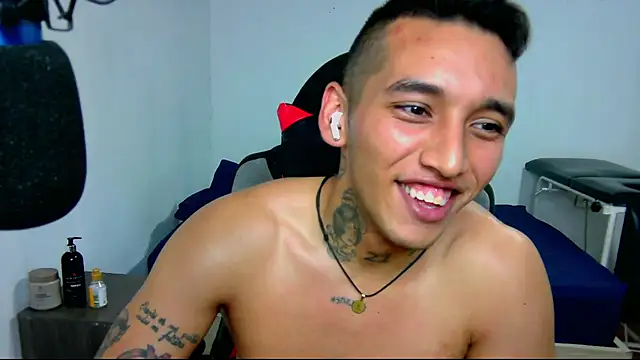 Snapshot of David_Adams2003 chatting on 01.09.25 David Adams2003 online show from 01.09.25