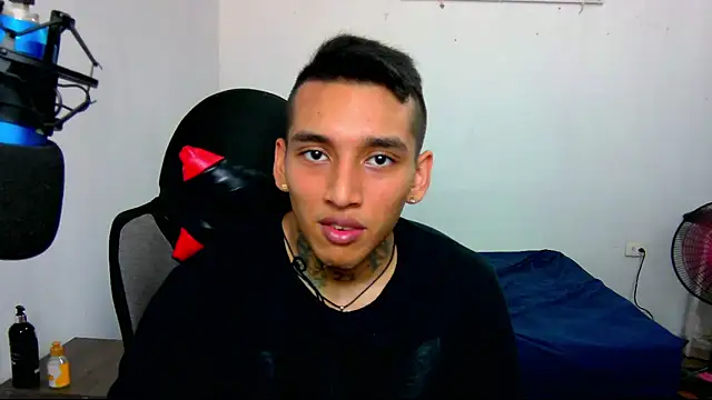 Snapshot of David_Adams2003 chatting on 01.10.25 David Adams2003 online show from 01.10.25