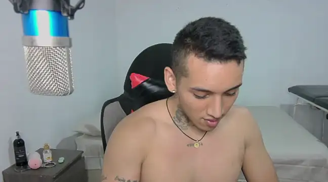 Snapshot of David_Adams2003 chatting on 02.03.25 David Adams2003 online show from 02.03.25