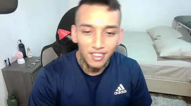 Snapshot of David_Adams2003 chatting on 02.06.25 David Adams2003 online show from 02.06.25