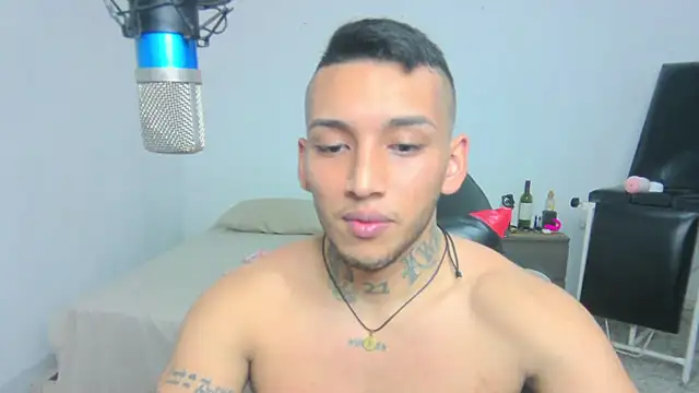 Snapshot of David_Adams2003 chatting on 03.02.25 David Adams2003 online show from 03.02.25