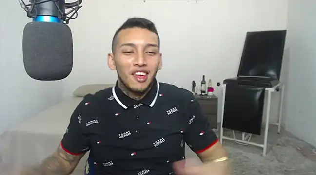 Snapshot of David_Adams2003 chatting on 03.08.25 David Adams2003 online show from 03.08.25