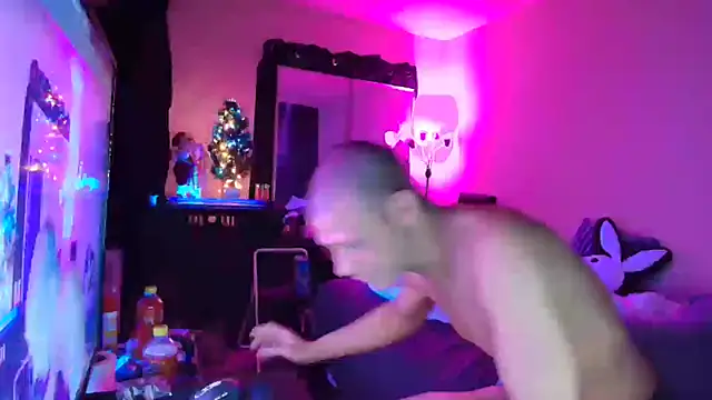 Snapshot of hotemberly_jake chatting on 12.25.24 hotemberly jake online show from 12.25.24