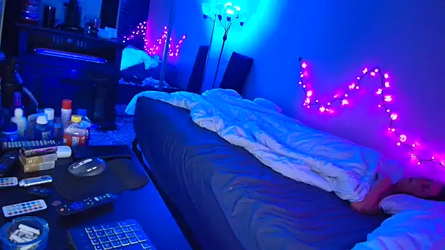 Snapshot of hotemberly_jake chatting on 12.28.24 hotemberly jake online show from 12.28.24