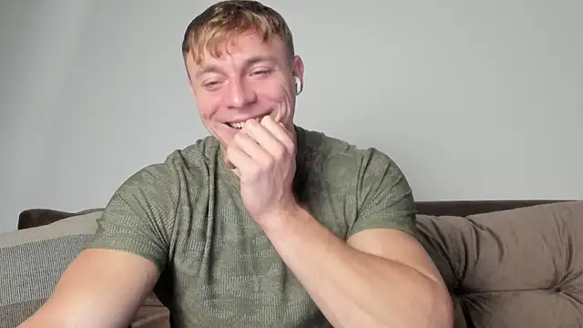 Snapshot of o_r_b_i_t chatting on 12.28.24 o r b i t online show from 12.28.24