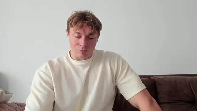 Snapshot of o_r_b_i_t chatting on 03.14.25 o r b i t online show from 03.14.25