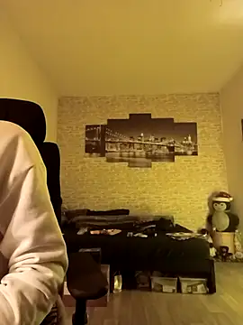 Snapshot of HalloMarcy chatting on 02.04.25 HalloMarcy online show from 02.04.25