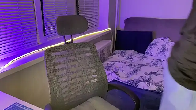 Leonnextdoor online show from 02.02.26