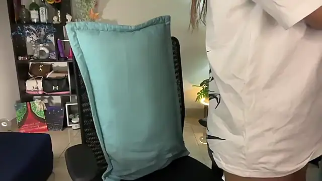 Snapshot of roseofvenom chatting on 02.04.26 roseofvenom online show from 02.04.26