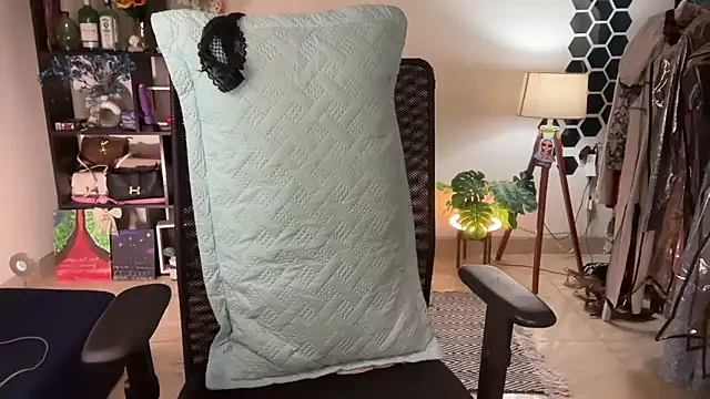 Snapshot of roseofvenom chatting on 02.06.26 roseofvenom online show from 02.06.26