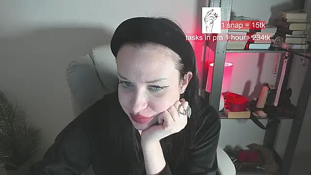 Snapshot of worship_vika chatting on 02.19.25 worship vika online show from 02.19.25
