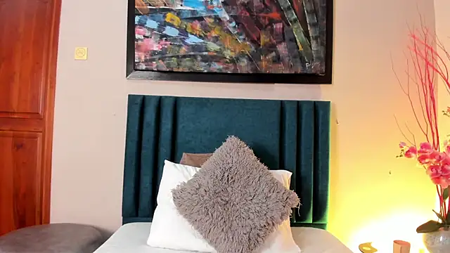 Snapshot of EloiseQuinn chatting on 10.24.25 EloiseQuinn online show from 10.24.25