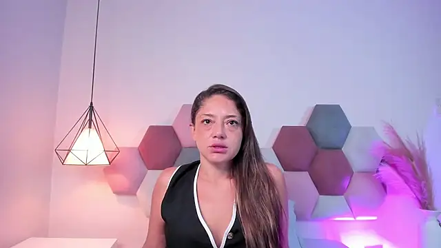 Snapshot of EloiseQuinn chatting on 10.27.25 EloiseQuinn online show from 10.27.25