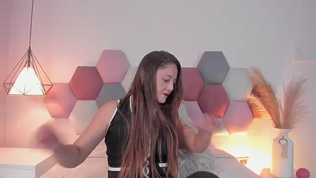 Snapshot of EloiseQuinn chatting on 11.04.25 EloiseQuinn online show from 11.04.25