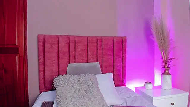 Snapshot of EloiseQuinn chatting on 11.05.25 EloiseQuinn online show from 11.05.25