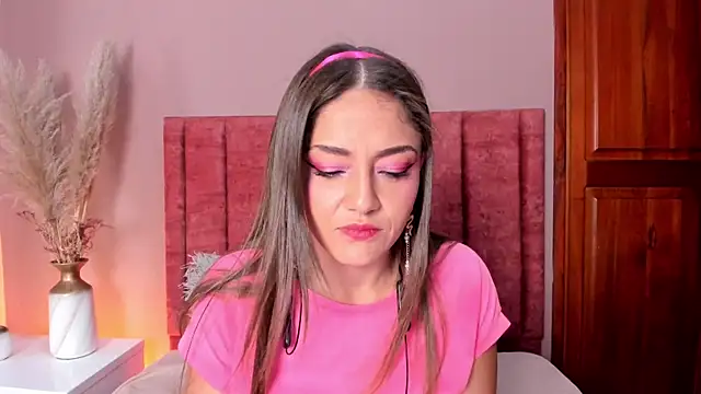 Snapshot of EloiseQuinn chatting on 11.29.25 EloiseQuinn online show from 11.29.25