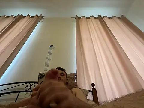 Snapshot of tomasek28 chatting on 10.04.25 tomasek28 online show from 10.04.25