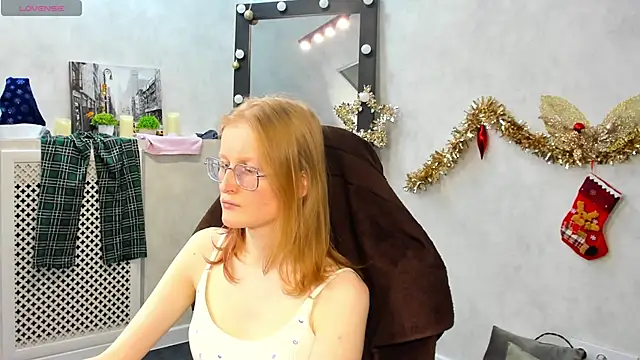 Snapshot of ElizabethHarpper chatting on 01.18.25 ElizabethHarpper online show from 01.18.25