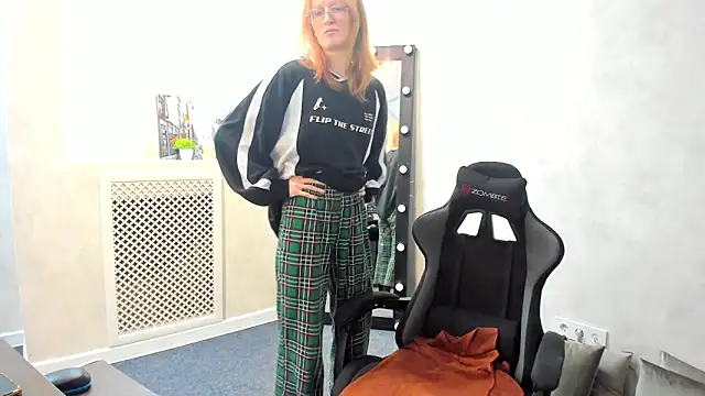 Snapshot of ElizabethHarpper chatting on 01.31.25 ElizabethHarpper online show from 01.31.25