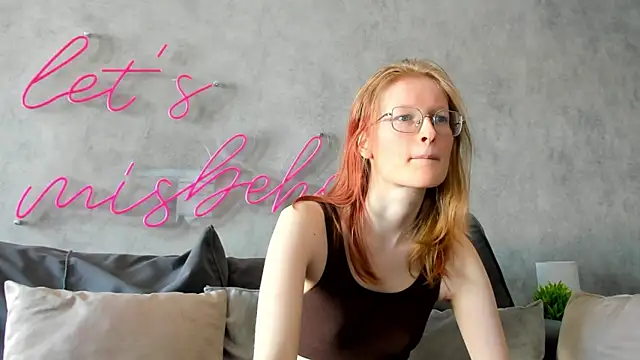 Snapshot of ElizabethHarpper chatting on 02.08.25 ElizabethHarpper online show from 02.08.25