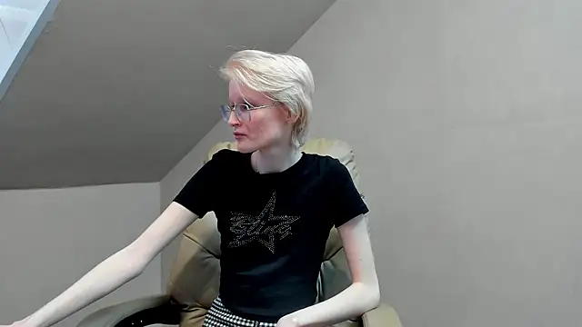 Snapshot of ElizabethHarpper chatting on 03.21.25 ElizabethHarpper online show from 03.21.25