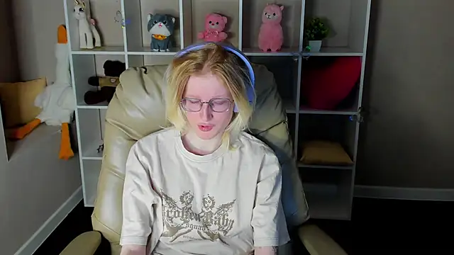 ElizabethHarpper online show from 12.18.25