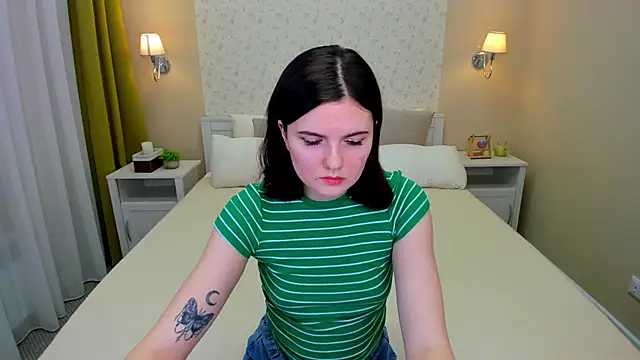 Snapshot of CharlotteMitchell chatting on 02.05.25 CharlotteMitchell online show from 02.05.25