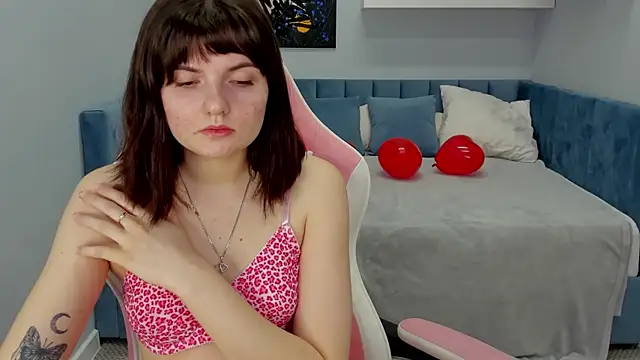 Snapshot of CharlotteMitchell chatting on 02.15.25 CharlotteMitchell online show from 02.15.25