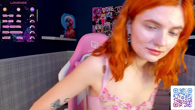 Snapshot of CharlotteMitchell chatting on 11.28.25 CharlotteMitchell online show from 11.28.25