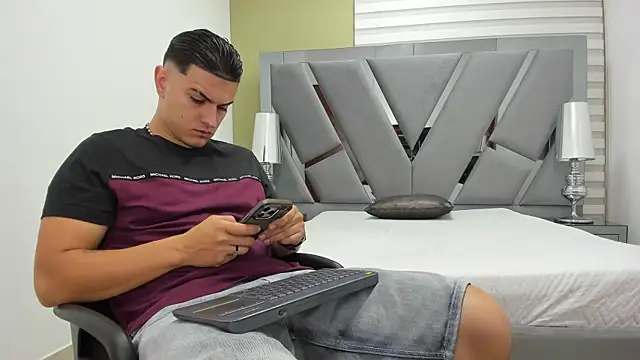 Snapshot of DAVID_VICTORIAA chatting on 06.19.26 DAVID VICTORIAA online show from 06.19.26