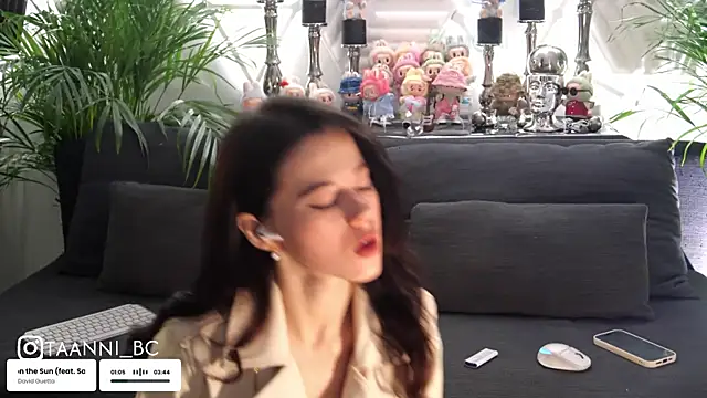 Snapshot of taanni_bc chatting on 11.08.25 taanni bc online show from 11.08.25