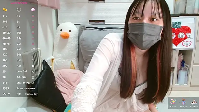 Snapshot of pipimi_khaos chatting on 11.18.25 pipimi khaos online show from 11.18.25