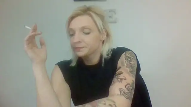 Snapshot of MegaVanyBunny chatting on 12.29.24 MegaVanyBunny online show from 12.29.24