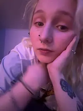 Snapshot of svenjaleongeil chatting on 03.28.26 svenjaleongeil online show from 03.28.26