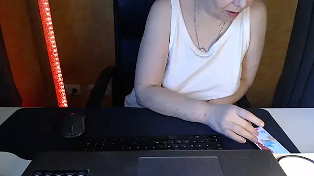 Snapshot of Sweet_Phoenix chatting on 05.18.26 Sweet Phoenix online show from 05.18.26