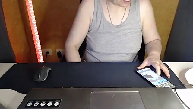 Snapshot of Sweet_Phoenix chatting on 05.26.26 Sweet Phoenix online show from 05.26.26