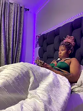 Snapshot of Thando04 chatting on 11.14.25 Thando04 online show from 11.14.25