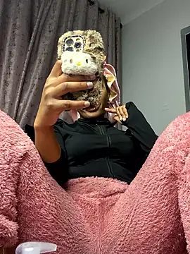 Snapshot of Thando04 chatting on 11.21.25 Thando04 online show from 11.21.25