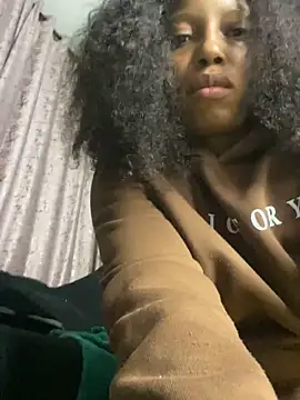 Snapshot of Thando04 chatting on 12.18.25 Thando04 online show from 12.18.25