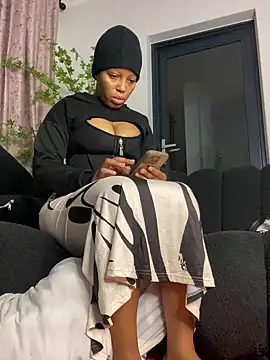 Snapshot of Thando04 chatting on 12.21.25 Thando04 online show from 12.21.25