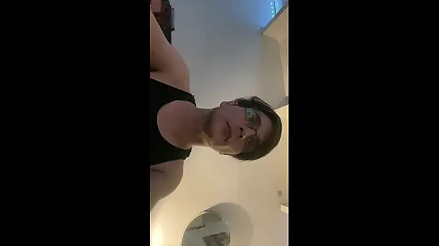 Snapshot of TylerXAnthony chatting on 10.30.25 TylerXAnthony online show from 10.30.25