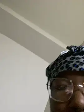 Snapshot of DamnBubbles chatting on 01.16.25 DamnBubbles online show from 01.16.25