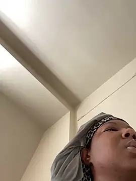 Snapshot of DamnBubbles chatting on 01.17.25 DamnBubbles online show from 01.17.25