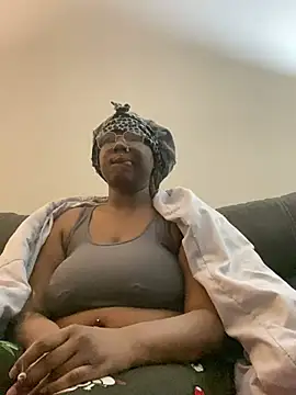 Snapshot of DamnBubbles chatting on 01.22.25 DamnBubbles online show from 01.22.25