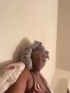 Snapshot of DamnBubbles chatting on 02.08.25 DamnBubbles online show from 02.08.25