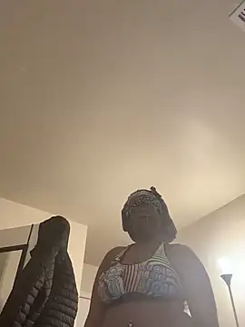 Snapshot of DamnBubbles chatting on 02.08.25 DamnBubbles online show from 02.08.25