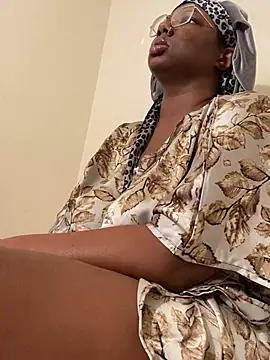 Snapshot of DamnBubbles chatting on 03.20.25 DamnBubbles online show from 03.20.25