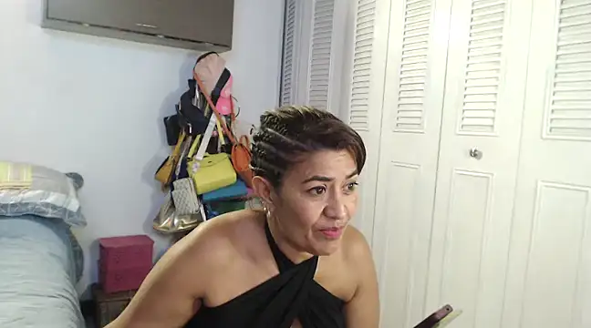 CamilaLix online show from 01.28.25